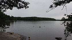 Mynämäen kunnan yleinen uimaranta Kivijärvellä.