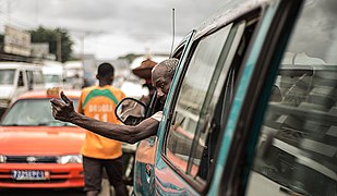 Chauffeur de taxi-bus.