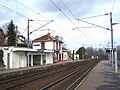 La gare vue depuis le quai en direction de Mantes-la-Jolie