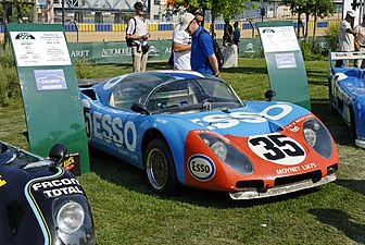 Dacremon, Mouton et Hoepfner ont fini première dans leur catégorie lors des 24 Heures du Mans 1975.
