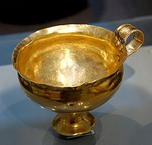 Gold stemmed goblet with one handle. Mycenaean...