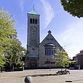 evangelische Christuskirche mit Pfarrhaus