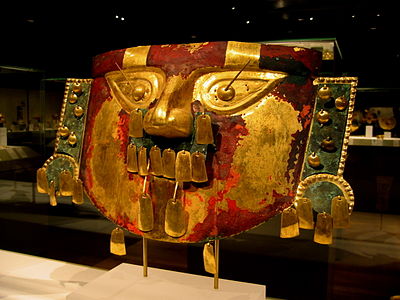 Máscara funeraria del siglo IX-11 en el Metropolitan Museum of Art, Nueva York.