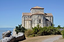 Photographie de l'église romane Sainte-Radegonde de Talmont.