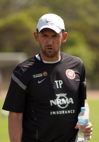 Tony Popovic managing Western Sydney Wanderers in 2013