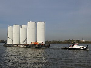 Bijzonder transport opslagtanks over water