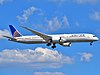 Boeing 787-10 Dreamliner N14001 United Airlines приближается к международному аэропорту Ньюарк Либерти.