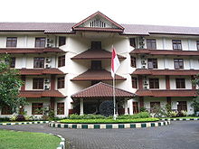 Wisma Makara or Makara Lodge, is a student meeting facility building situated in Jagakarsa Subdistrict, in the Jakarta side of the complex of University of Indonesia. Universidad Indonesia Wisma Makara.JPG