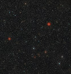 HD 95086とその周囲の星野。DSS2から作成[1]。