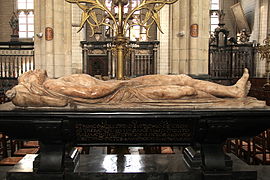 Gisant del mausoleo de Eustache de Croÿ en la catedral de Saint-Omer, de Jacques Du Brœucq, 1540.