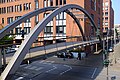 Flutbrücke über die nicht sturmflutsichere Straße Am Sandtorkai in der Hamburger HafenCity