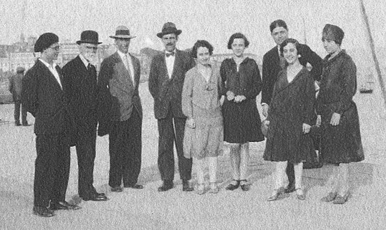 Na Coruña, o 22/7/1927, Álvaro Cebreiro, Bernardino Machado, as fillas deste, e Antón Villar Ponte.