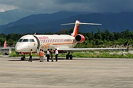 Un Bombardier CRJ700 de Air India, stationné à l'aéroport Jolly Grant, qui dessert Dehradun.