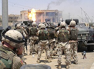 Soudarded ar 101st Airborne Division e-pad tagadenn ti-repu Kusay Hussein d'an 22 a viz Gouhere 2003.
