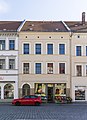 Wohnhaus in geschlossener Bebauung, mit originaler Ladenfront