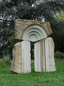Basel, Bethesda Spitalpark. Steintor 1985. Von René Küng (* 1934), Bildhauer
