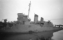 HMS Campbeltown with her four funnels reduced to two with angled caps, in order to resemble a German Type 23 torpedo boat. Bundesarchiv Bild 101II-MW-3722-10, St. Nazaire, Zerstorer "HMS Campbeltown".jpg