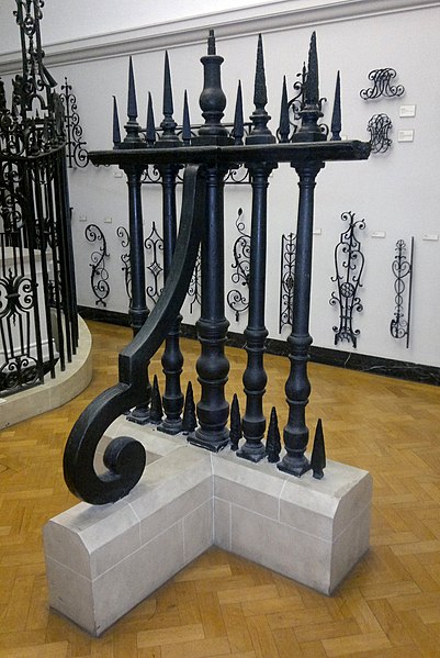 File:Cast Iron railings in the V & A given by St. Paul's Cathedral M.209-1-1976.jpg