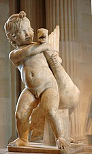 L’Enfant et l’Oie aujourd’hui au Louvre; découvert en 1792 dans la Villa des Quintili sur la Via Appia, anciennement dans les Collections Braschi puis cédée à la France à la suite du traité de Tolentino.