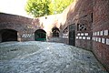 Cour sacrée dans laquelle se dresse, depuis juin 1965, un mémorial rappelant les 68 résistants qui y furent exécutés entre 1943 et 1944 du fort..