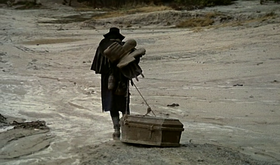 Django dans la scène initiale du film
