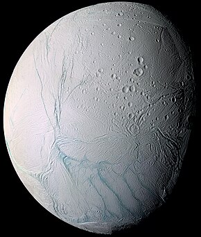 Енкелад, снимљен са сонде Касини[а]
