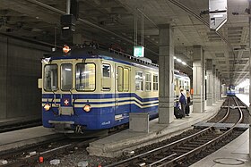 Train à quai en gare souterraine de Locarno FART.