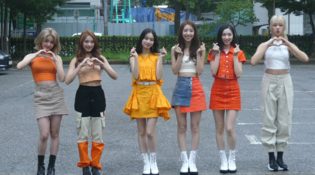 Fanatics in August 2019 (From left to right: Chaerin, Chiayi, Doah, Doi, Sika (former), Yoonhye)