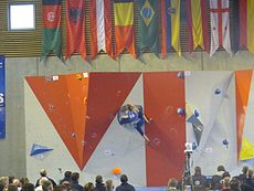 Alina Gajdamakinová ve finále v boulderingu na Zimních armádních světových hrách 2013