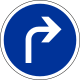 B21c1. Direction obligatoire à la prochaine intersection : à droite.