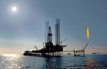 Plate-forme pétrolière sur la mer Caspienne en avril 2009.