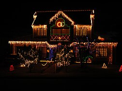 Décoration de Noël sur une maison de Jeffreys Bay en Afrique du Sud.