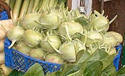 Kohlrabi (auch Kohlrabiblätter werden verwendet)