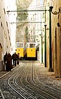 L'Elevador do Lavra collega Rua Câmara Pestana (17 m s.l.m.) con il Largo da Anunciada (59 m s.l.m.). Inaugurato nel 1884, è il più antico ascensore della città di Lisbona. Dal 2002 è classificato come Monumento Nacional.