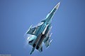 מטוס ה-Su-34 מדגים יכולת תמרון עם טילי אוויר אוויר ואוויר קרקע.