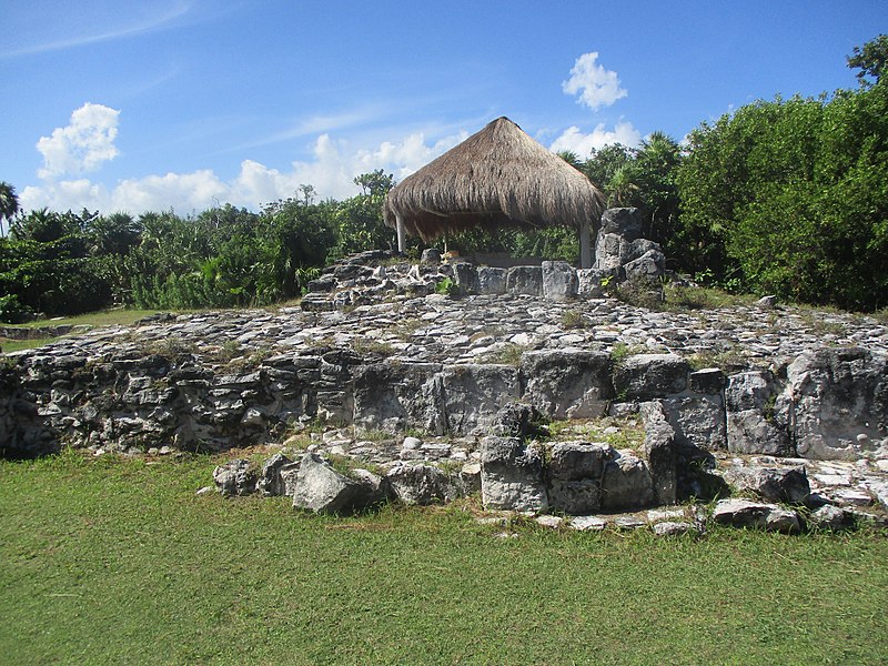 Datoteka:Majansko arheološko nalazište El Rey, Cancún, Quintana Roo, Meksiko.jpg