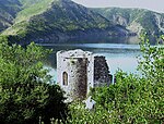Руины средневековой церкви на острове Шурда.jpg
