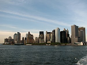 English: New York City skyline with Battery Pa...