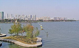 The park with the west bank of Jinji Lake