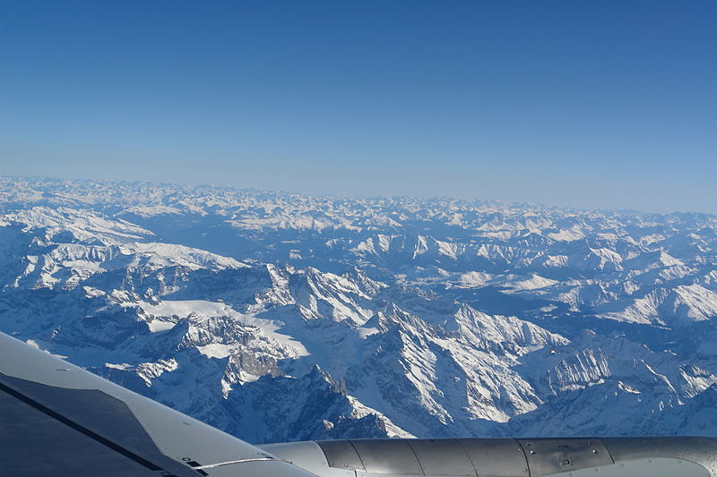 English: The alps see from a plane flying Colo...