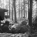 Paraquedistas britânicos lutando em Oosterbeek, 18 de setembro.