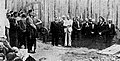 Den siste jødiske komiteen i Bălți, dagens Moldavia, én time etter bildet ble tatt ble de skutt av Wehrmacht