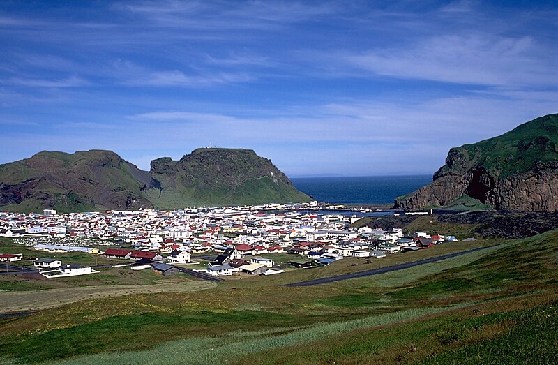 800px Vestmannaeyjar