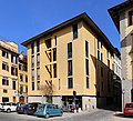 L'edificio moderno con angolo in piazza Mentana