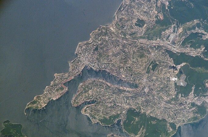 Вид города из космоса (2002)
