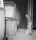 Vrachtauto zakt door Zandhoeksbrug (1953)