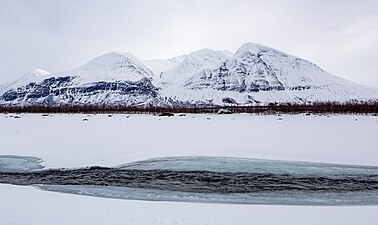 Lågt flöde i Vuojatädno i april.