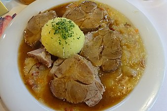 Wellfleisch mit Sauerkraut und Kloß