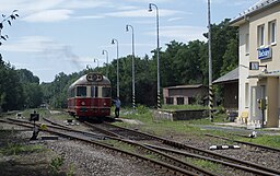 Historický vlak v železniční stanici Bečváry