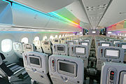 787-8のキャビン(ANA),LED照明によって虹のような配色をすることも可能。